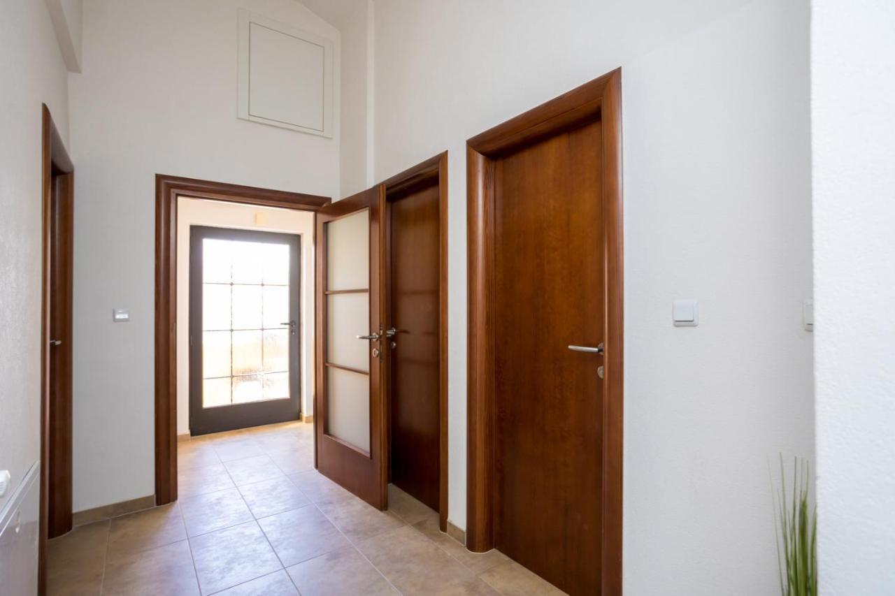 Apartmani Beba Omisalj Ngoại thất bức ảnh